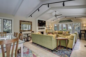 Unclassified image, 4 of 66, button