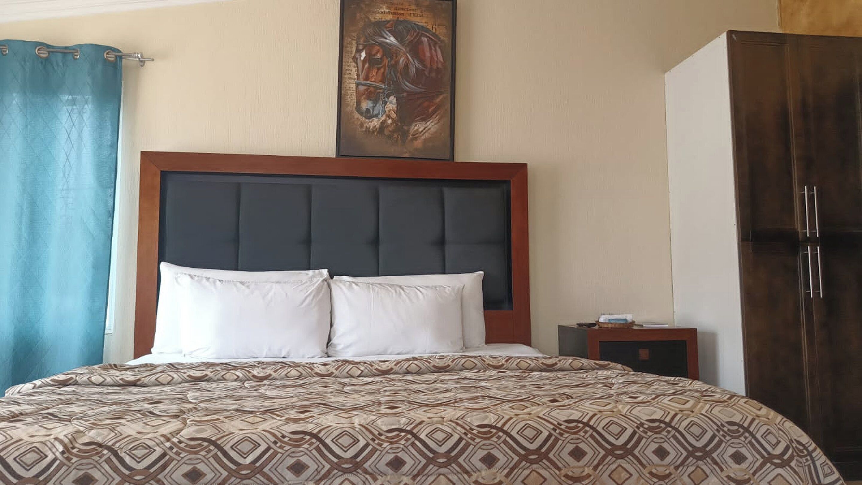 deluxe studio suite | minibar, free wifi