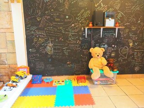 Children’s play area – indoor - Hotel Don Felipe Airport (Guatemala City)