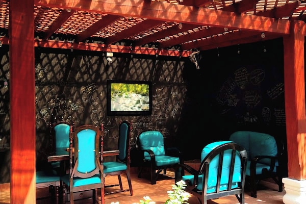 Télévision LCD de 32 pouces avec chaßnes par cùble, télévision