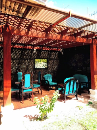 32-inch LCD TV with cable channels, TV