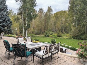 Outdoor dining - River Sage - Flyfish the Bigwood River (Hailey)