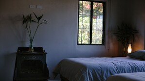 Iron/ironing board (on request), WiFi (free), bed sheets - Casa Azteca - Adults Only (Ensenada)