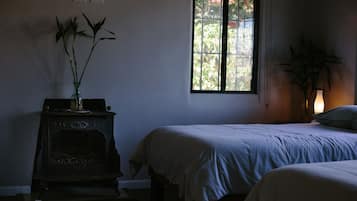 Setrika/meja setrika, Wi-Fi gratis, dan seprai linen