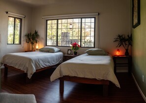 Iron/ironing board, free WiFi, bed sheets - Casa Azteca - Adults Only (Ensenada)