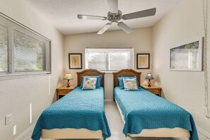 2 Schlafzimmer, laptopgeeigneter Arbeitsplatz, Reisekinderbett