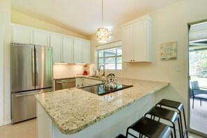 Fridge, stovetop, coffee/tea maker, toaster - 'Uncle Louie's' Gulf Coast Gem w/ Outdoor Oasis (Bradenton)