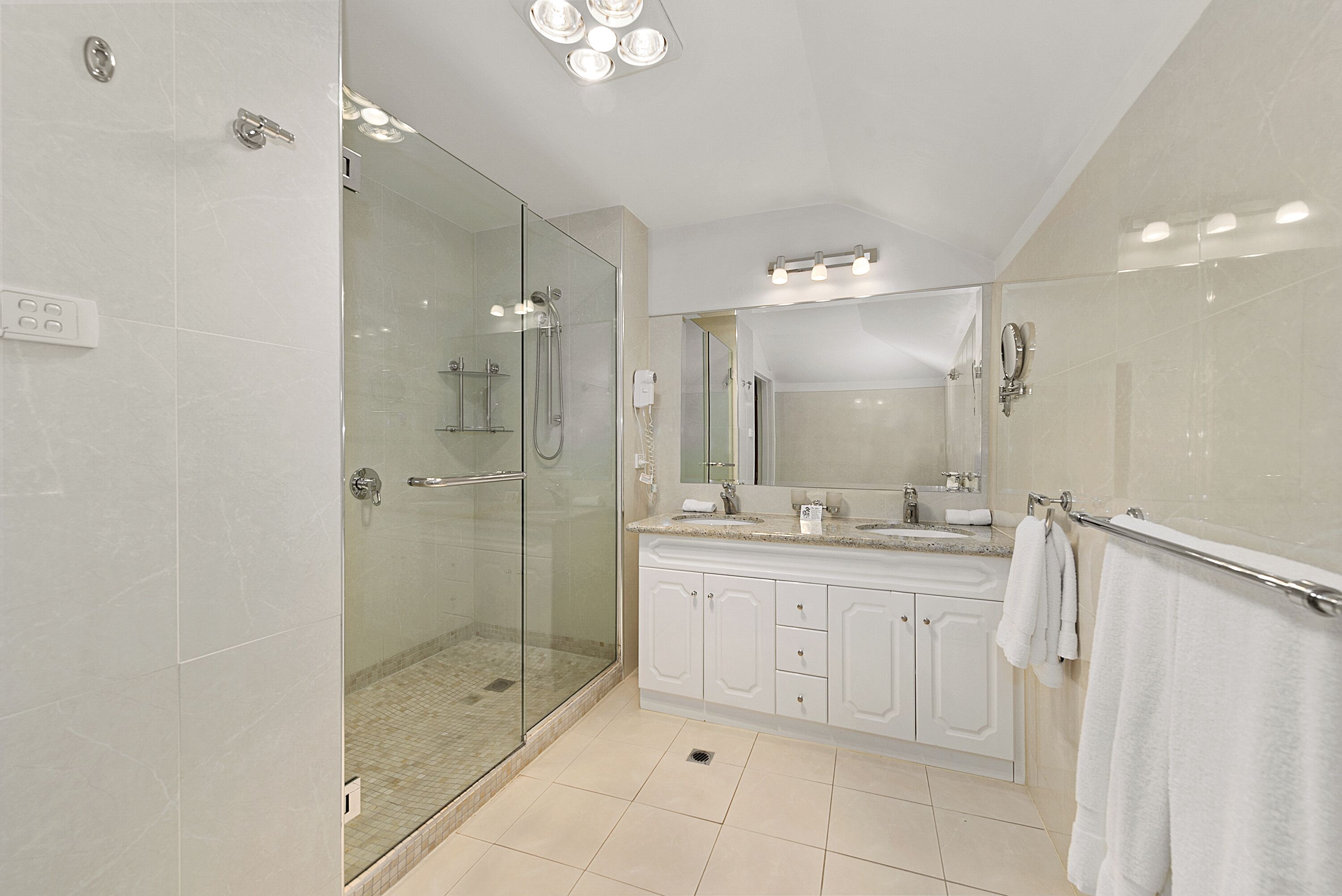 deluxe twin room | bathroom | shower, free toiletries, hair dryer, towels