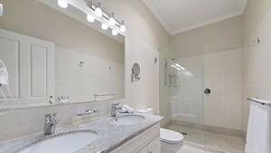 Unclassified image, 5 of 24, button - The Grand Hotel Launceston (Launceston)