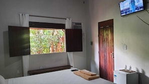 1 quarto, frigobar, escrivaninha, Wi-Fi de cortesia