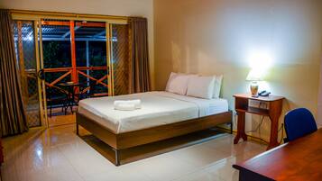 Deluxe Double Room | Iron/ironing board, WiFi, bed sheets