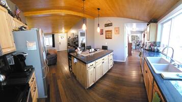 KĂŒhlschrank, Mikrowelle, Ofen, Herdplatte