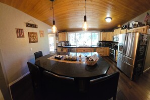 雪櫃、微波爐、焗爐、爐具