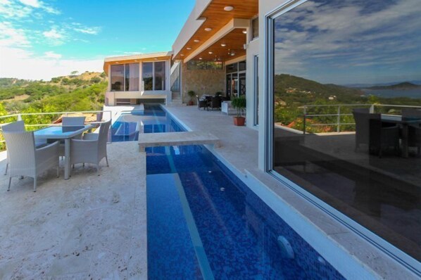 Kolam renang outdoor