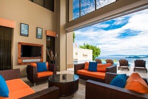 32-inch flat-screen TV with cable channels, TV - Los Sueños (Sardinal)