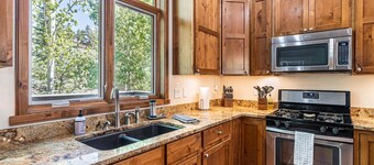 3 Kings Retreat- Family Friendly Luxury Townhome