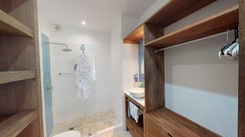 Family House | Bathroom