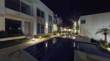 Kolam renang outdoor