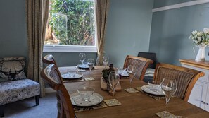 Dining - Spacious, Comfortable Georgian 4 brd Home, Headingly Stadium, Leeds Uni & Arena. (Leeds)