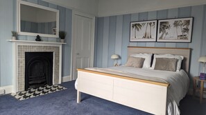4 bedrooms, desk, travel crib, free WiFi - Spacious, Comfortable Georgian 4 brd Home, Headingly Stadium, Leeds Uni & Arena. (Leeds)