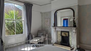 4 bedrooms, desk, travel crib, free WiFi