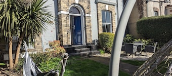 Spacious, Comfortable Georgian 4 brd Home, Headingly Stadium, Leeds Uni & Arena.