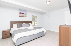 9 bedrooms, iron/ironing board, travel cot, free WiFi - Pete's Place 9 Bedroom 7 Bath Tampa Resort (Tampa)