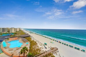 On the beach, sun loungers, beach towels - Steps to Private Beach! Heated pool-tennis-picklebal-shuffleboard. (Destin)