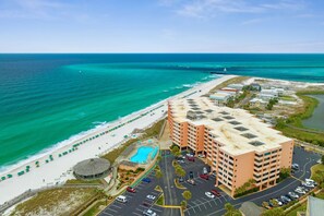 Exterior - Steps to Private Beach! Heated pool-tennis-picklebal-shuffleboard. (Destin)