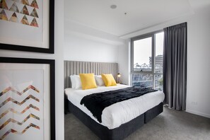 Minibar, caja de seguridad en la habitación y muebles diferentes 