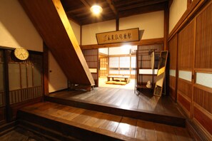 Interior entrance - Fuji Sakura House (Fujikawaguchiko)