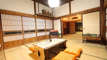 Apartment | 3 bedrooms, desk, blackout drapes, iron/ironing board