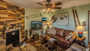 Living area - Sugar Ski Premium Two Bedroom - Unit 824 (Sugar Mountain)