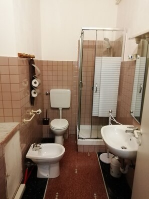 Condo, 2 Bedrooms, City View | Bathroom - Appartamento a Invrea Posto Auto Incluso (Genoa)