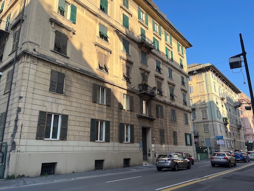 Appartamento a Invrea Posto Auto Incluso