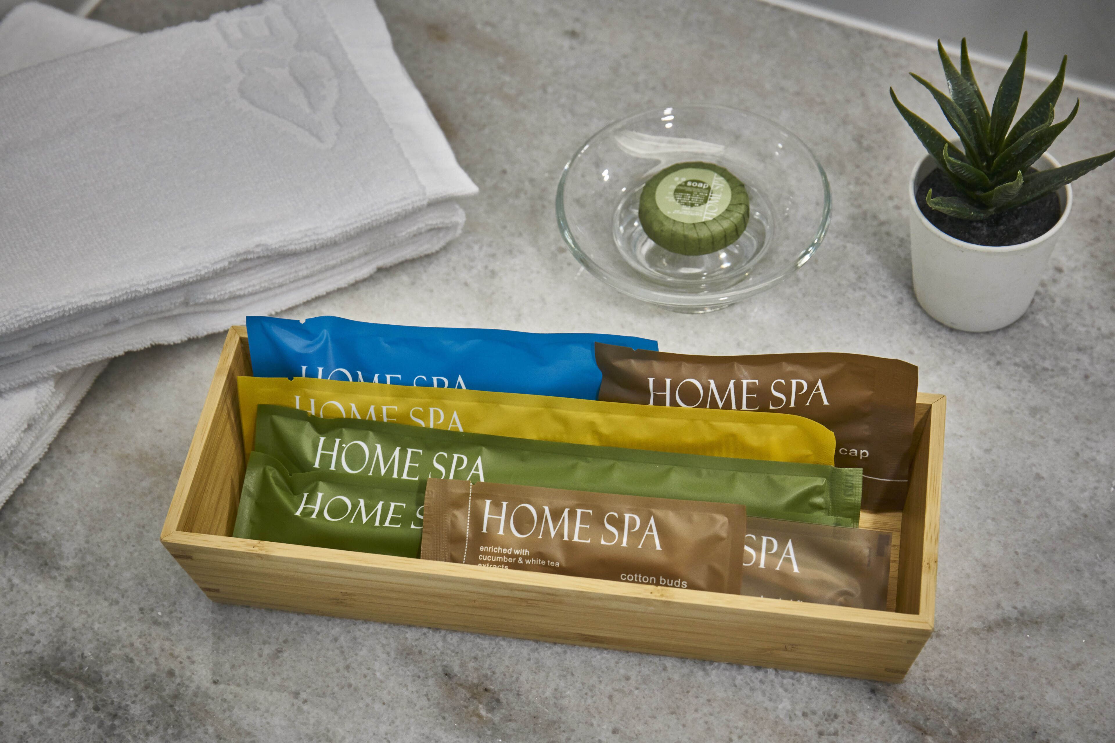 business twin room | room amenity