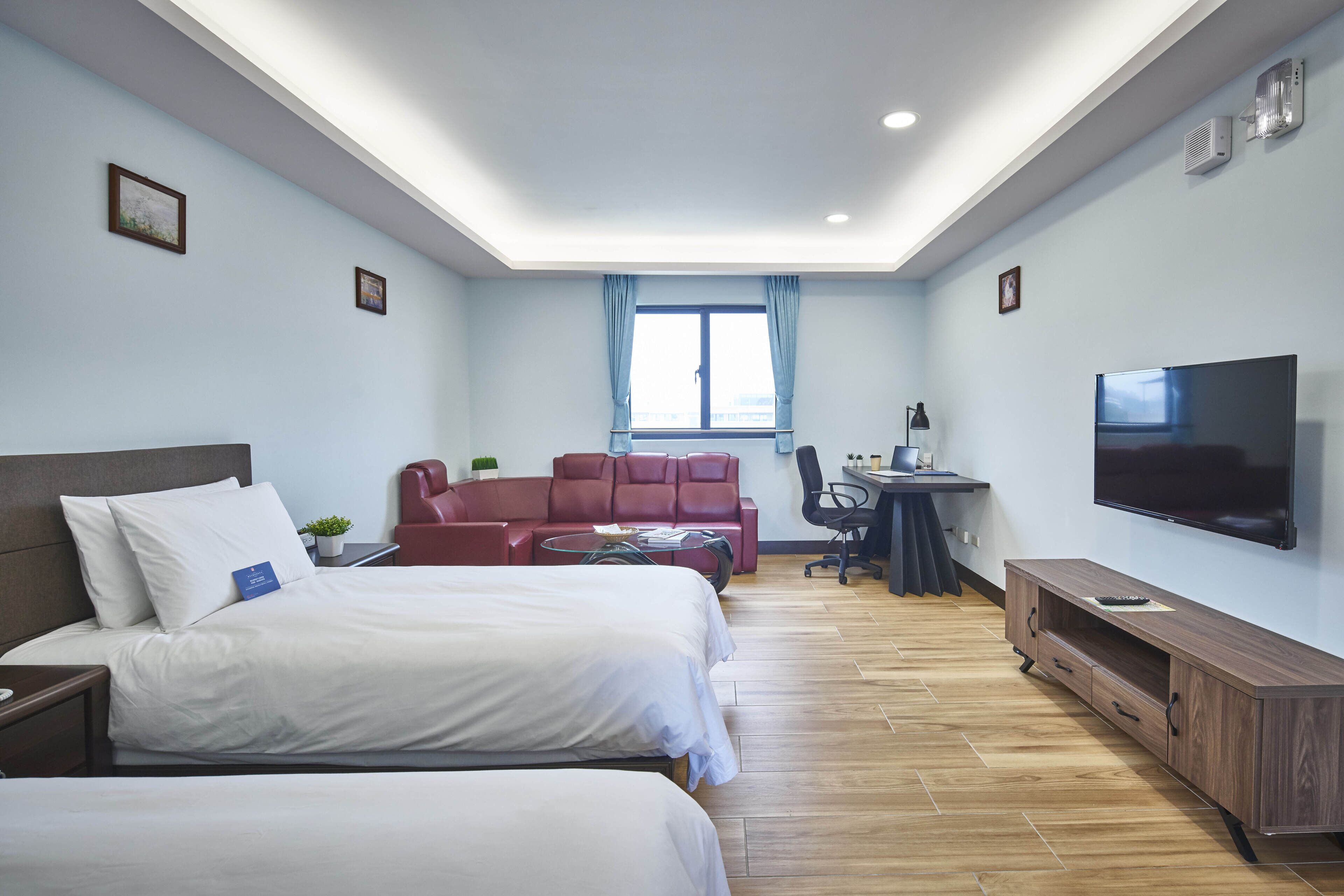 business twin room | 1 bedroom, premium bedding, down duvets, minibar