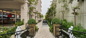Menippe Hotel