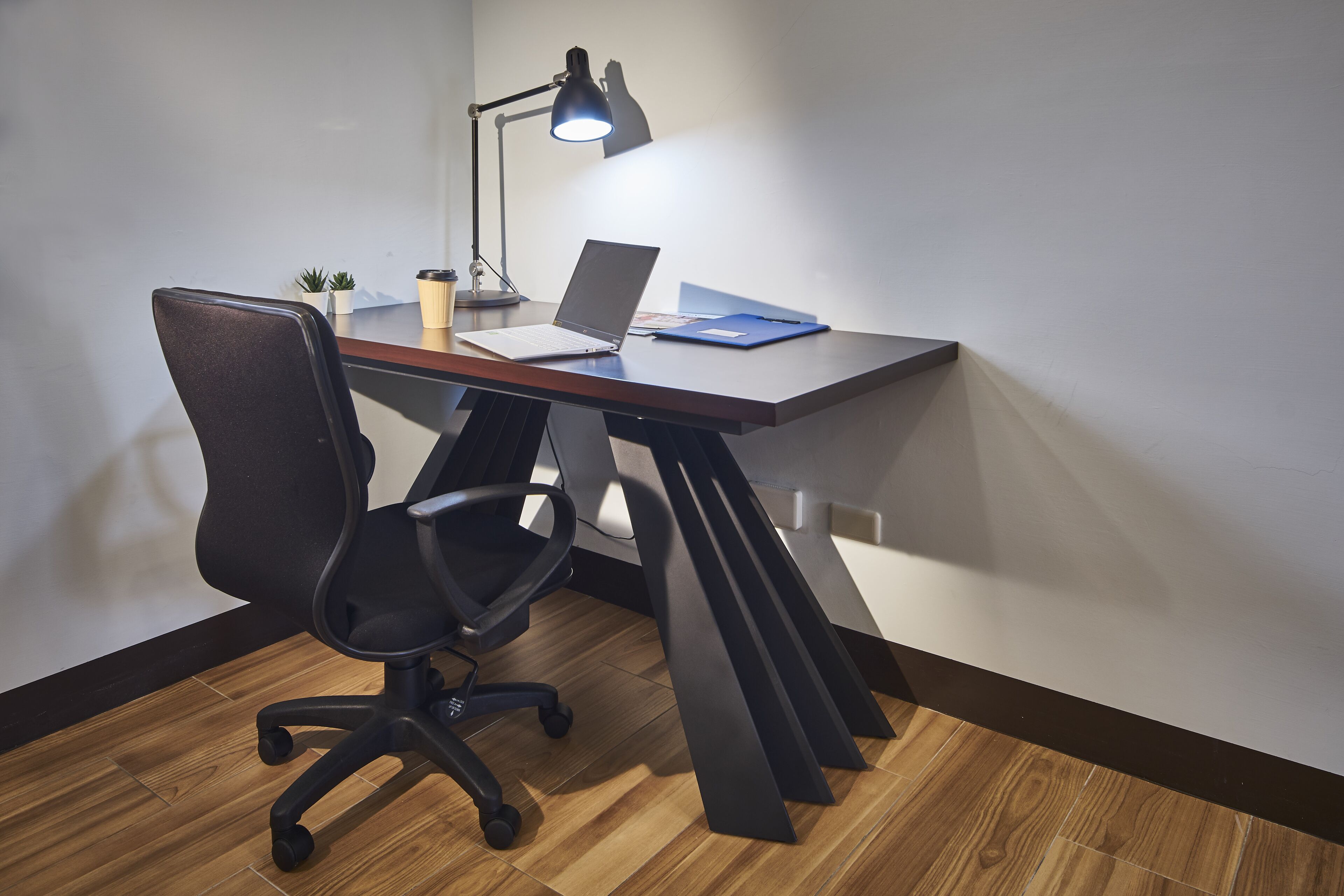 business twin room | 1 bedroom, premium bedding, down duvets, minibar