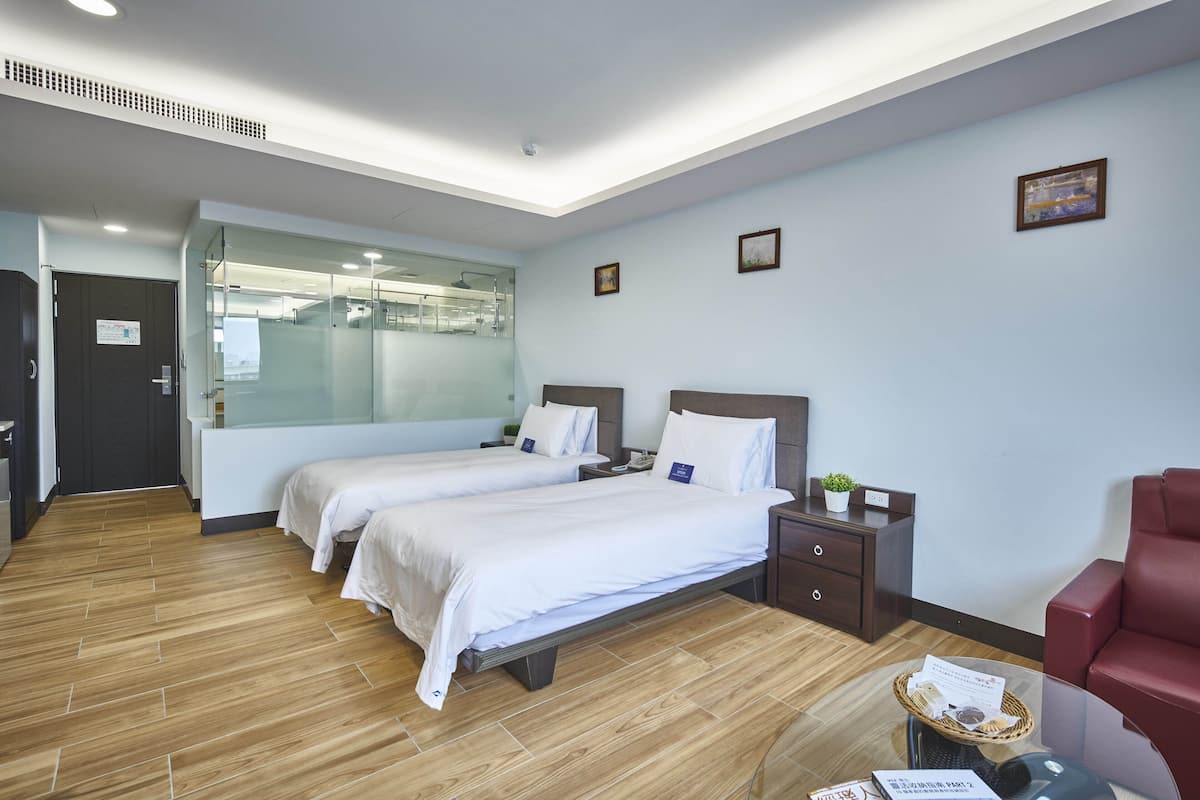 Business Twin Room | Premium bedding, down duvets, minibar, desk