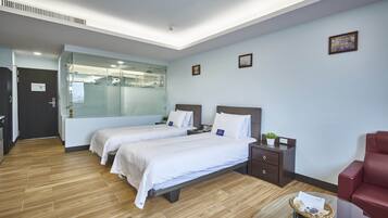 Premium bedding, down duvets, minibar, desk