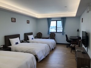 Basic Triple Room, 3 Twin Beds | Premium bedding, down comforters, minibar, desk - Menippe Hotel (Kaohsiung)
