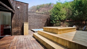 Room (Red) | Private spa tub