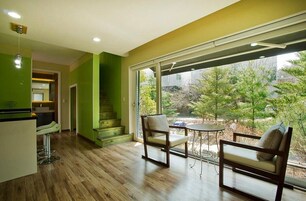 Televisión de pantalla plana, piso con calefacción