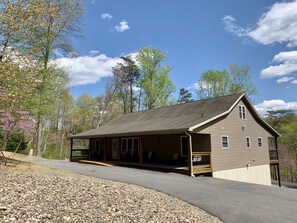 Exterior - SHADE MOUNTAIN RETREAT ★ CEDAR BARREL SAUNA & HOT TUB!! ★ 28 ACRES ★ SLEEPS 20 (East Waterford)