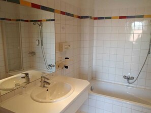 Unclassified image, 2 of 29, button