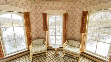 Grand Room | Premium bedding, pillowtop beds, iron/ironing board, bed sheets