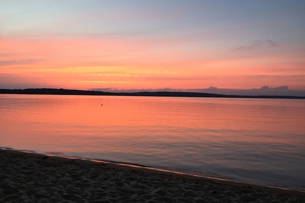 Una playa cerca, toallas de playa