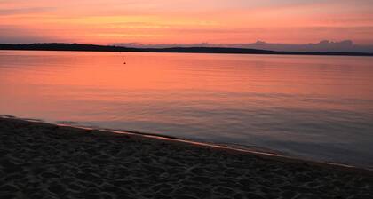 Beautiful four season cottage with free Wi-Fi
