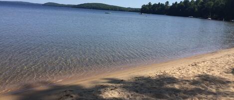 ビーチの近く、ビーチタオル